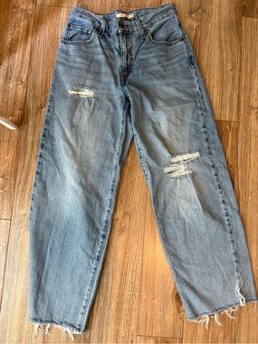 Levi’s Distressed Light Blue Women's High-Rise Jeans